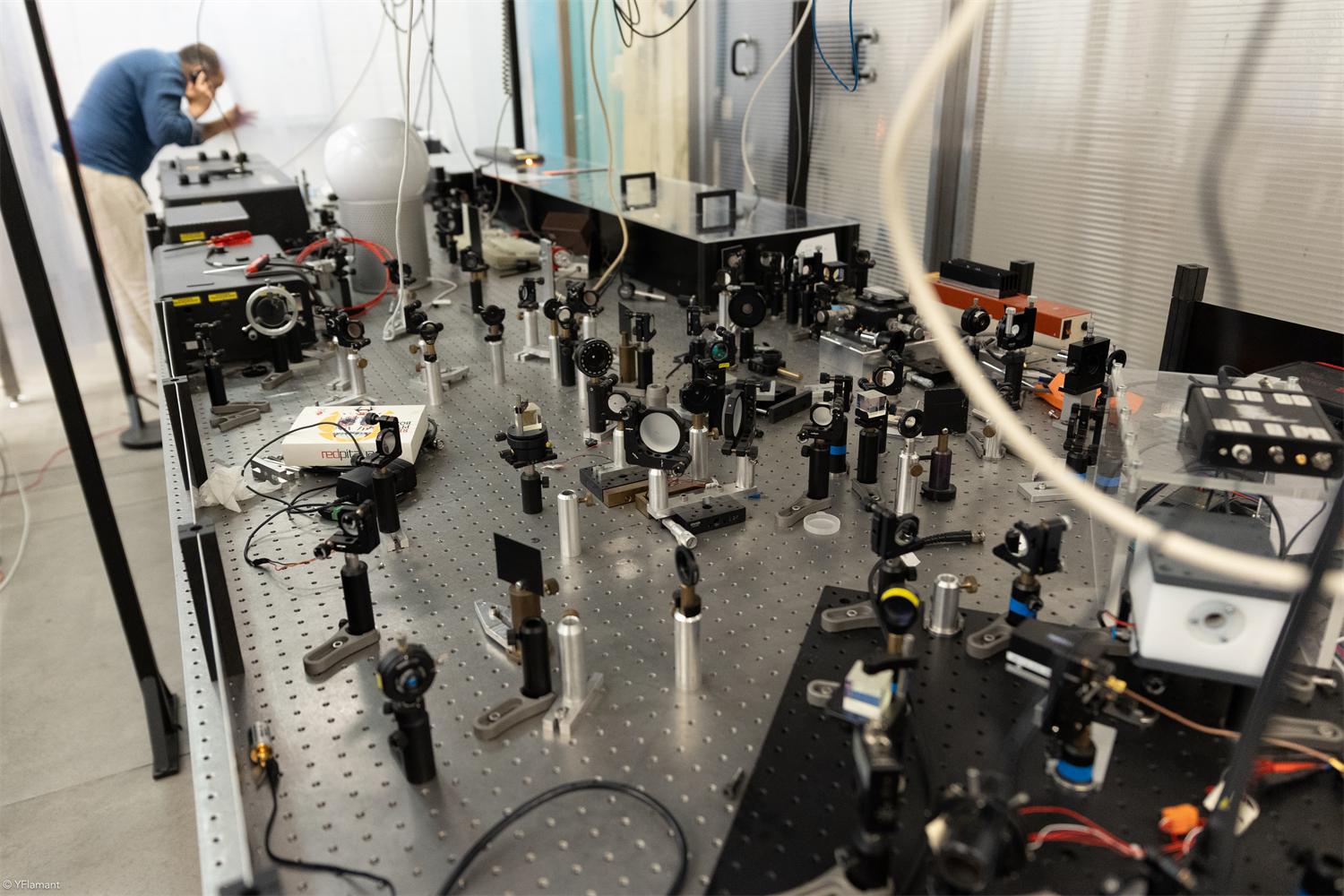 Banc optique et laser d’une plateforme de l’UCLouvain